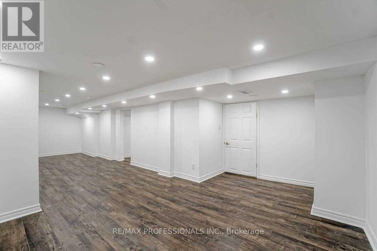 58 Old Oak Road, Toronto (Kingsway South), Ontario  M9A 2W2 - Photo 28 - W12396619