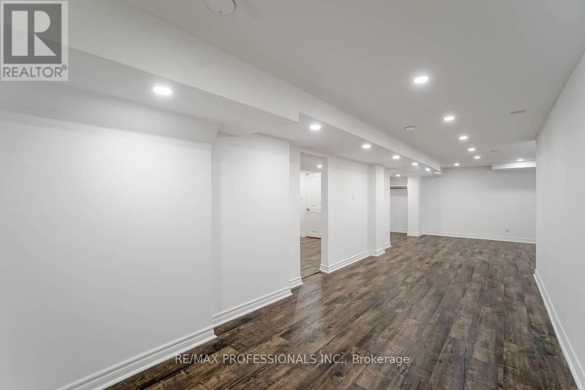 58 Old Oak Road, Toronto (Kingsway South), Ontario  M9A 2W2 - Photo 29 - W12396619