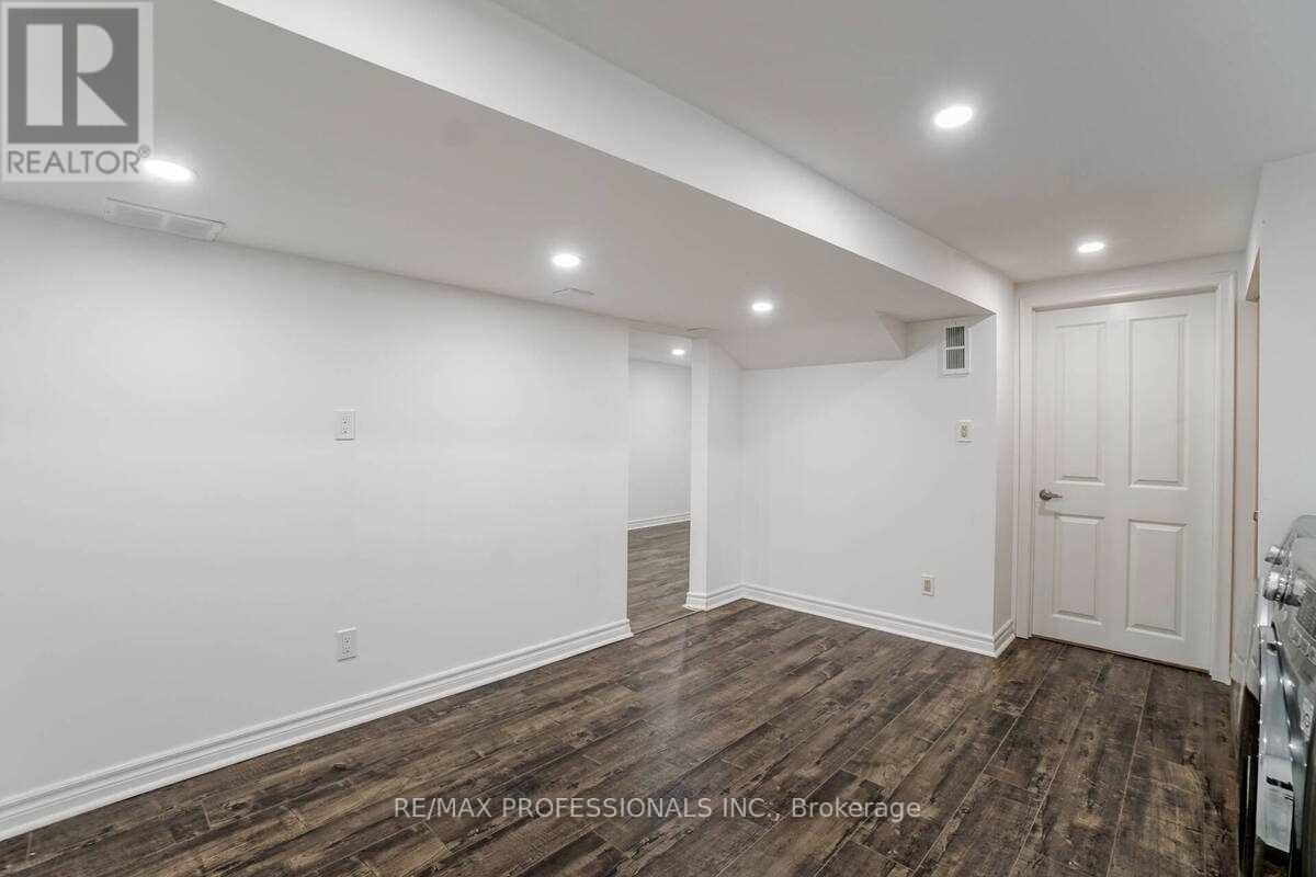 58 Old Oak Road, Toronto (Kingsway South), Ontario  M9A 2W2 - Photo 30 - W12396619