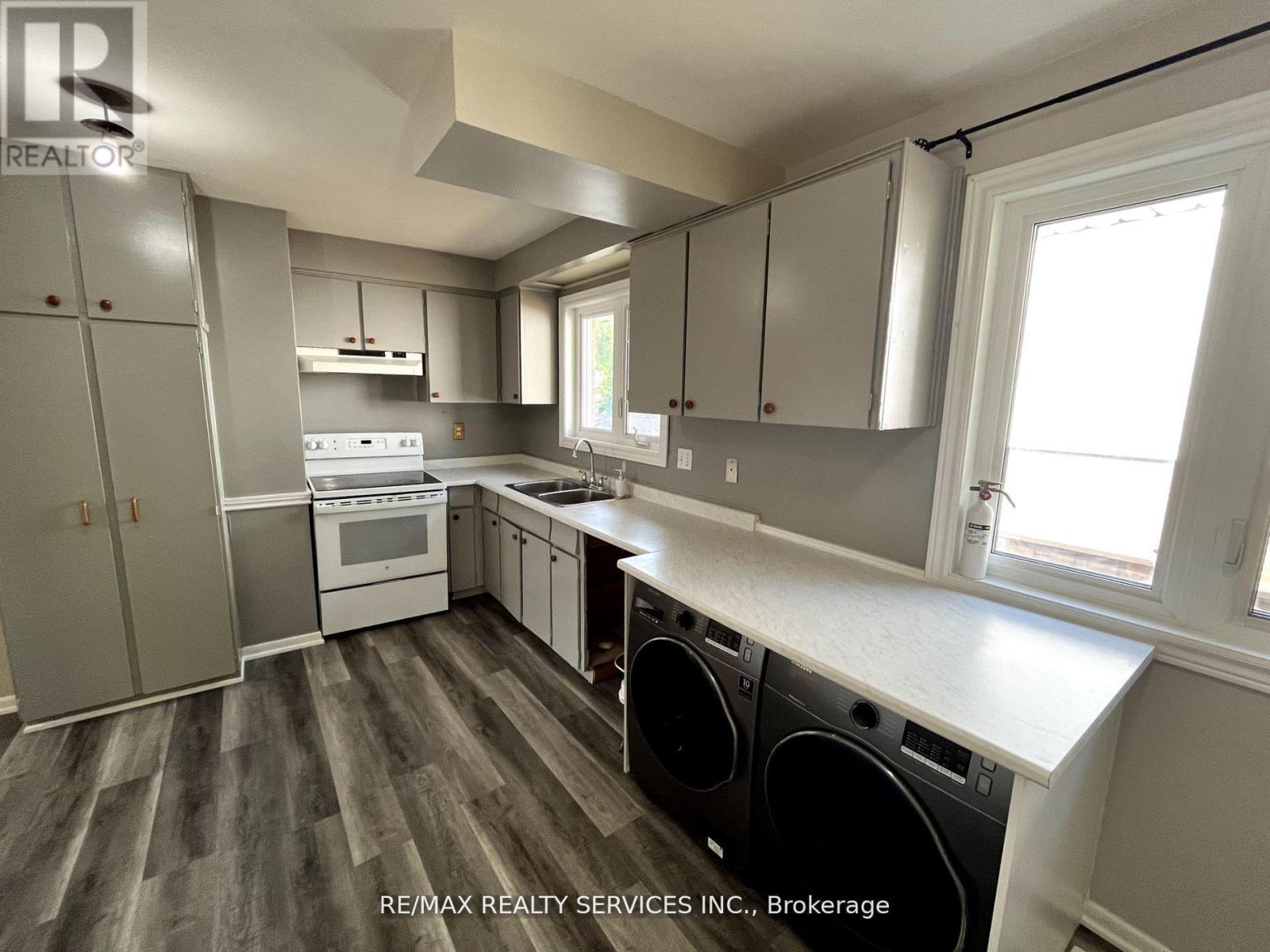 91 Ambleside Drive, Brampton, Ontario  L6Y 1C1 - Photo 10 - W12396642