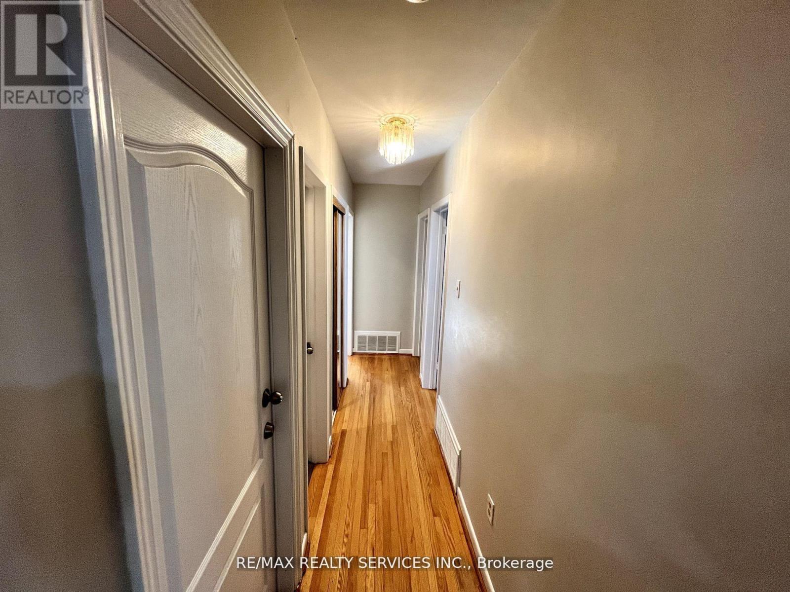 91 Ambleside Drive, Brampton, Ontario  L6Y 1C1 - Photo 13 - W12396642