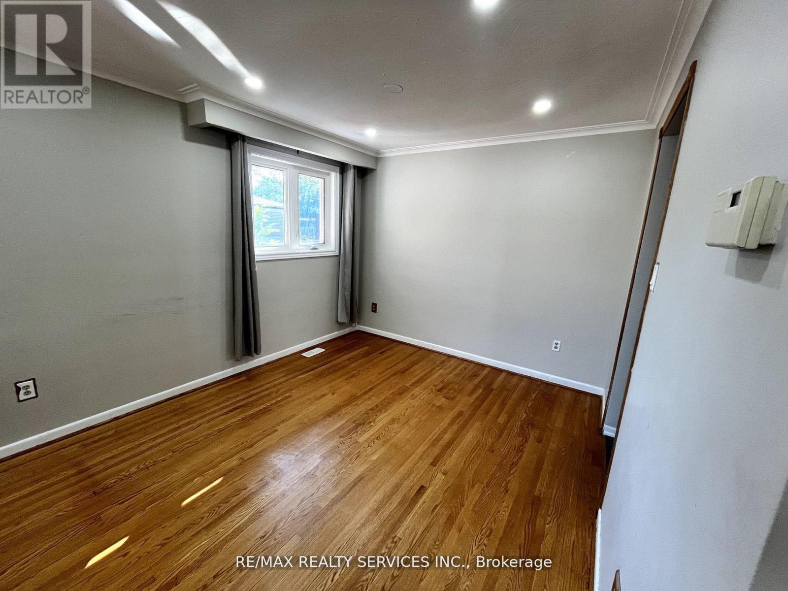 91 Ambleside Drive, Brampton, Ontario  L6Y 1C1 - Photo 21 - W12396642