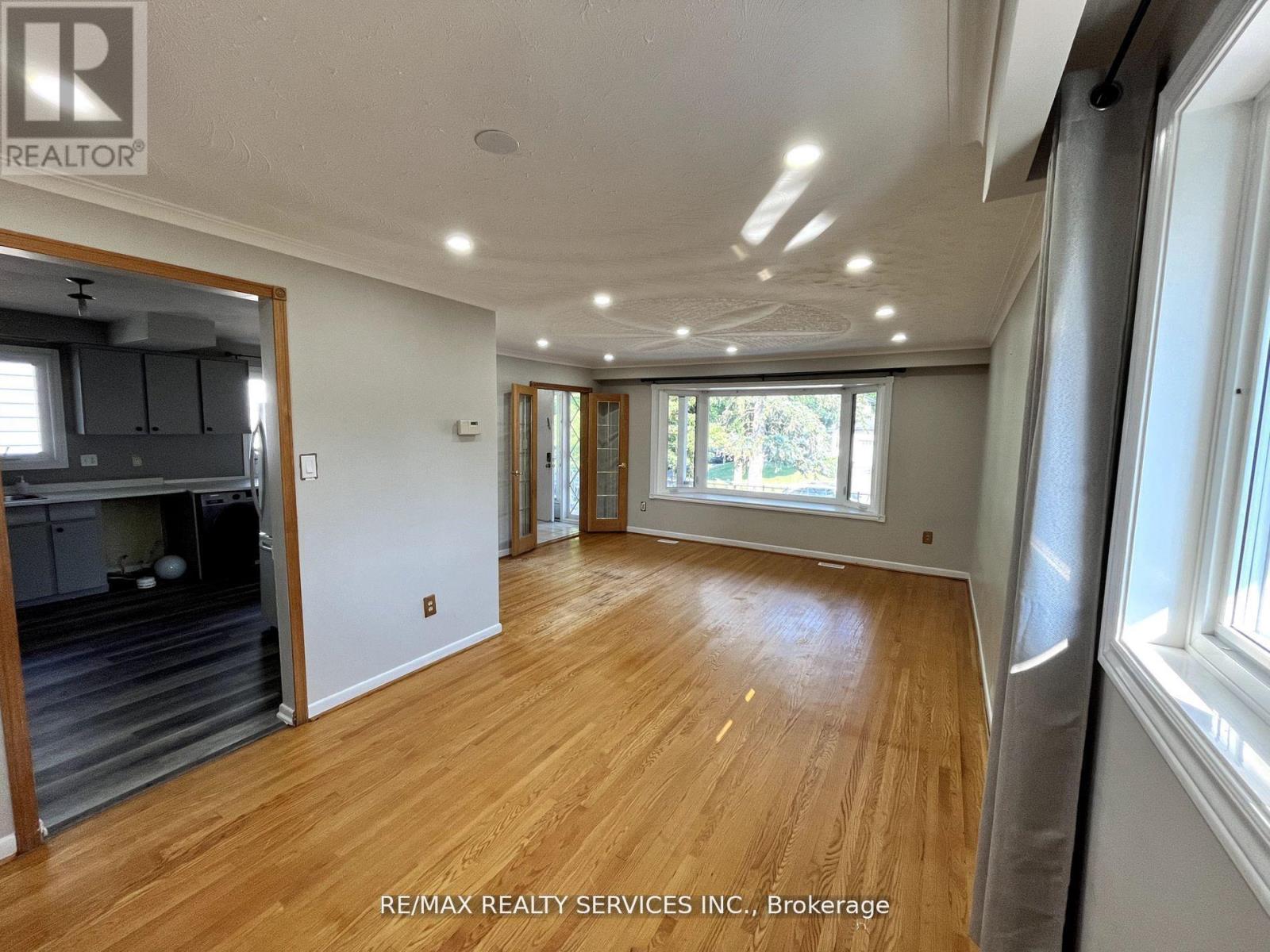 91 Ambleside Drive, Brampton, Ontario  L6Y 1C1 - Photo 6 - W12396642