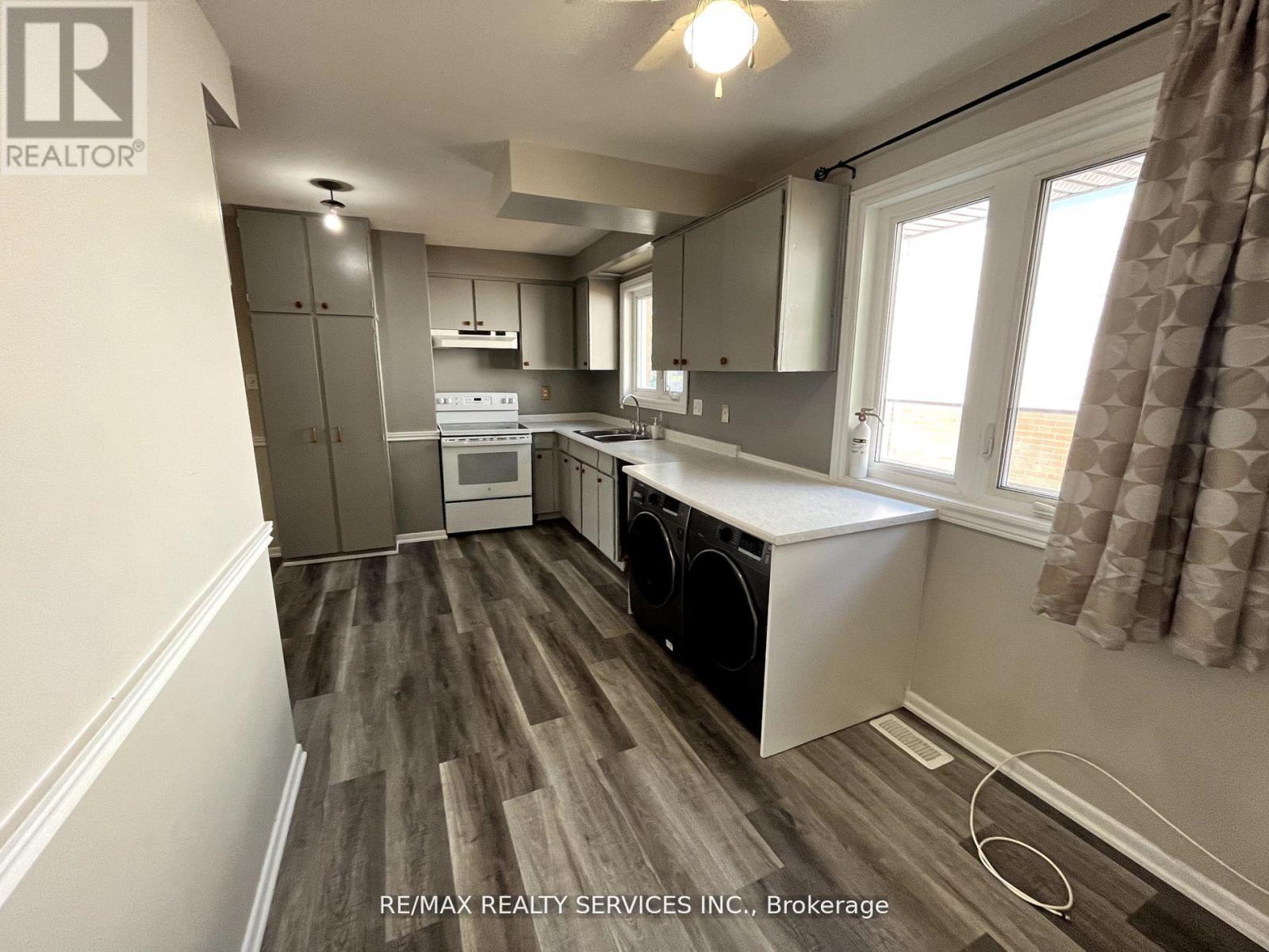 91 Ambleside Drive, Brampton, Ontario  L6Y 1C1 - Photo 8 - W12396642
