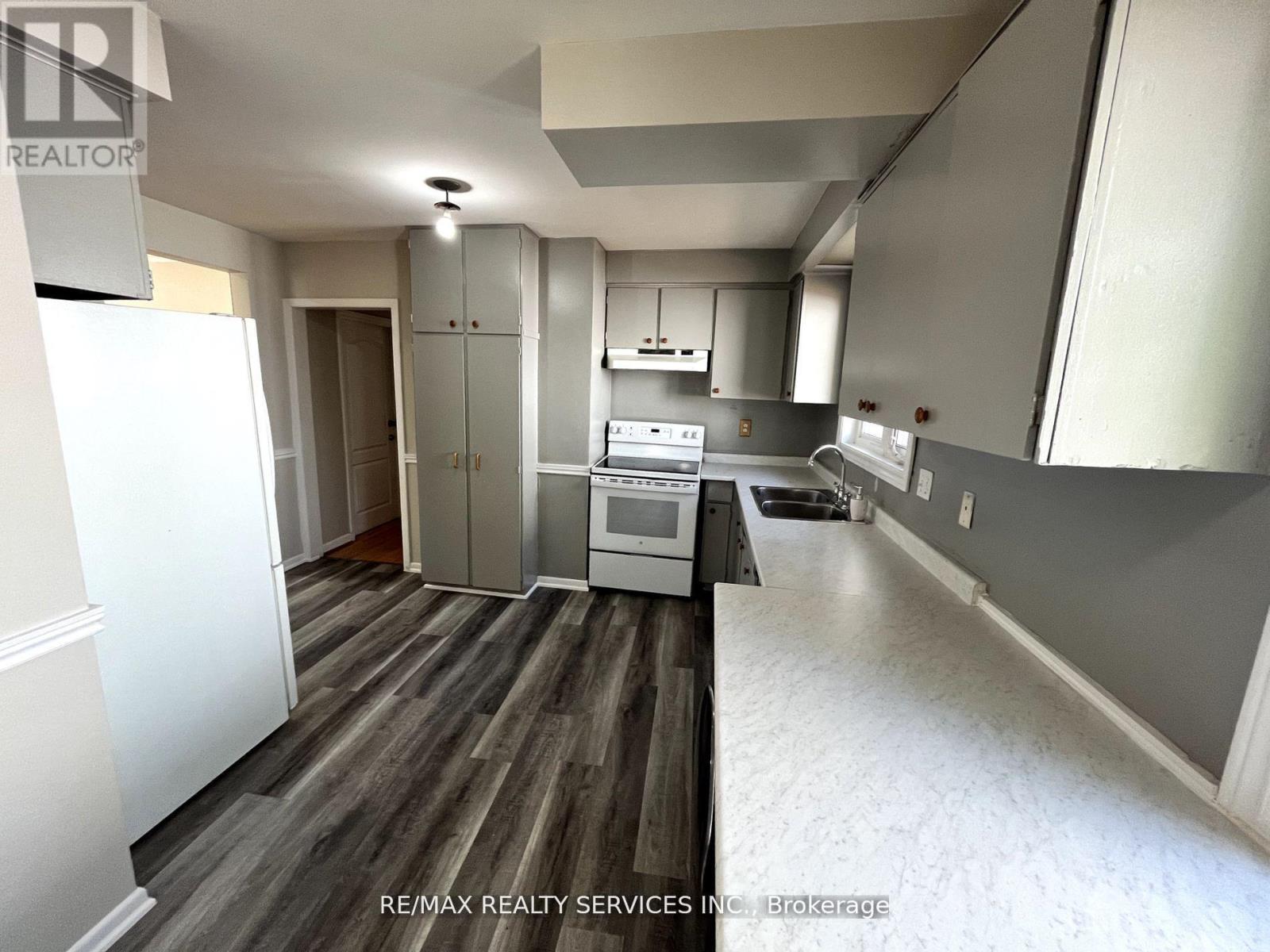 91 Ambleside Drive, Brampton, Ontario  L6Y 1C1 - Photo 9 - W12396642