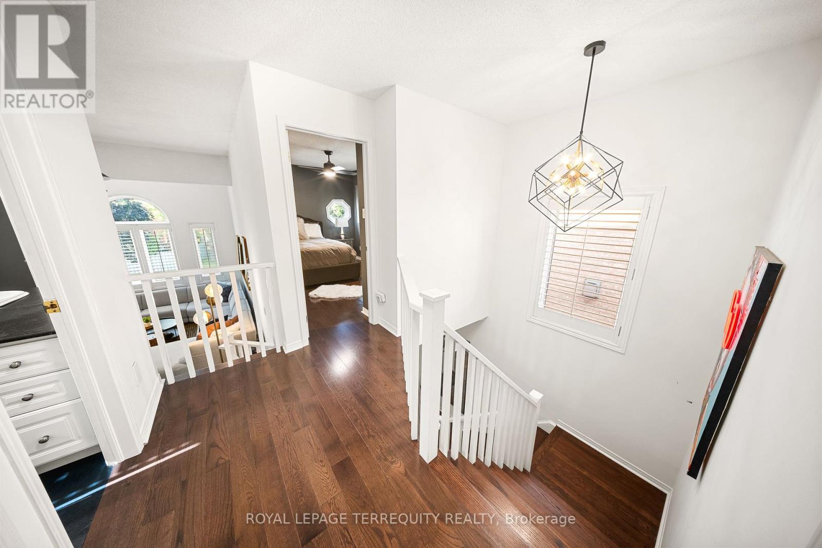 1066 Chateau Court, Mississauga, Ontario  L5H 4J8 - Photo 15 - W12396650