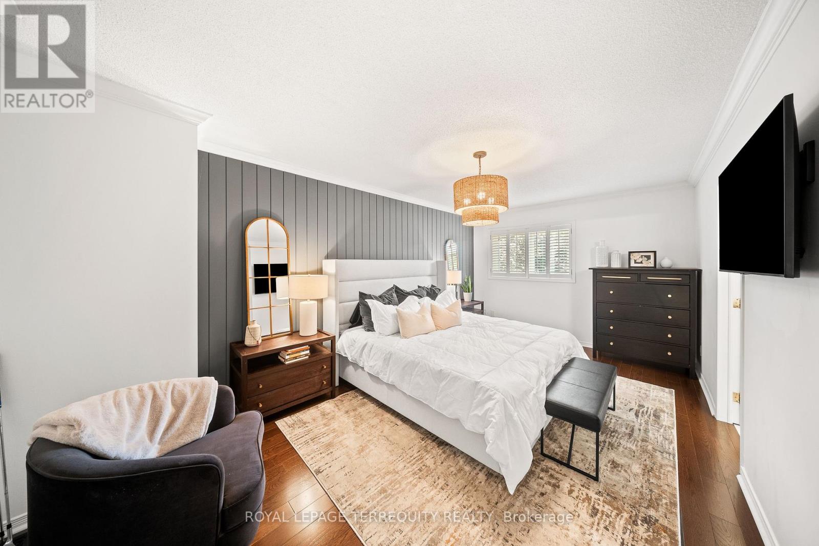 1066 Chateau Court, Mississauga, Ontario  L5H 4J8 - Photo 16 - W12396650
