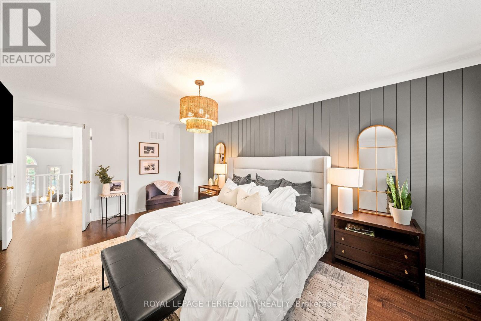 1066 Chateau Court, Mississauga, Ontario  L5H 4J8 - Photo 17 - W12396650