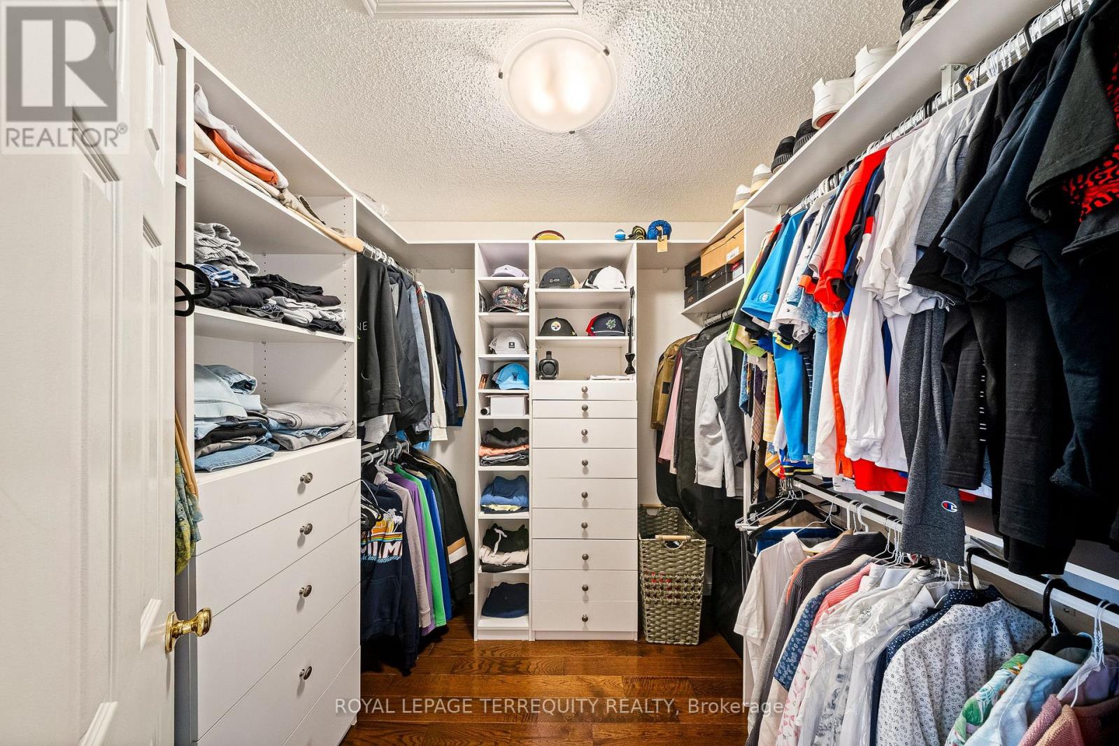 1066 Chateau Court, Mississauga, Ontario  L5H 4J8 - Photo 19 - W12396650