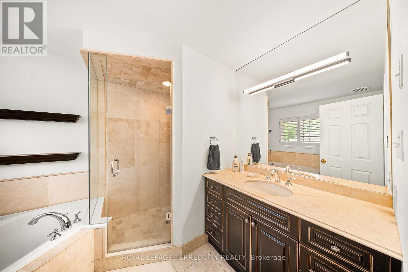 1066 Chateau Court, Mississauga, Ontario  L5H 4J8 - Photo 20 - W12396650