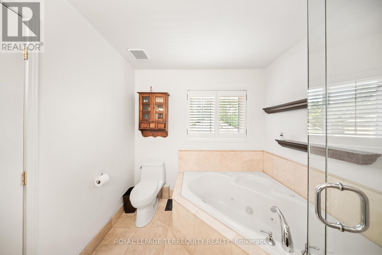 1066 Chateau Court, Mississauga, Ontario  L5H 4J8 - Photo 21 - W12396650