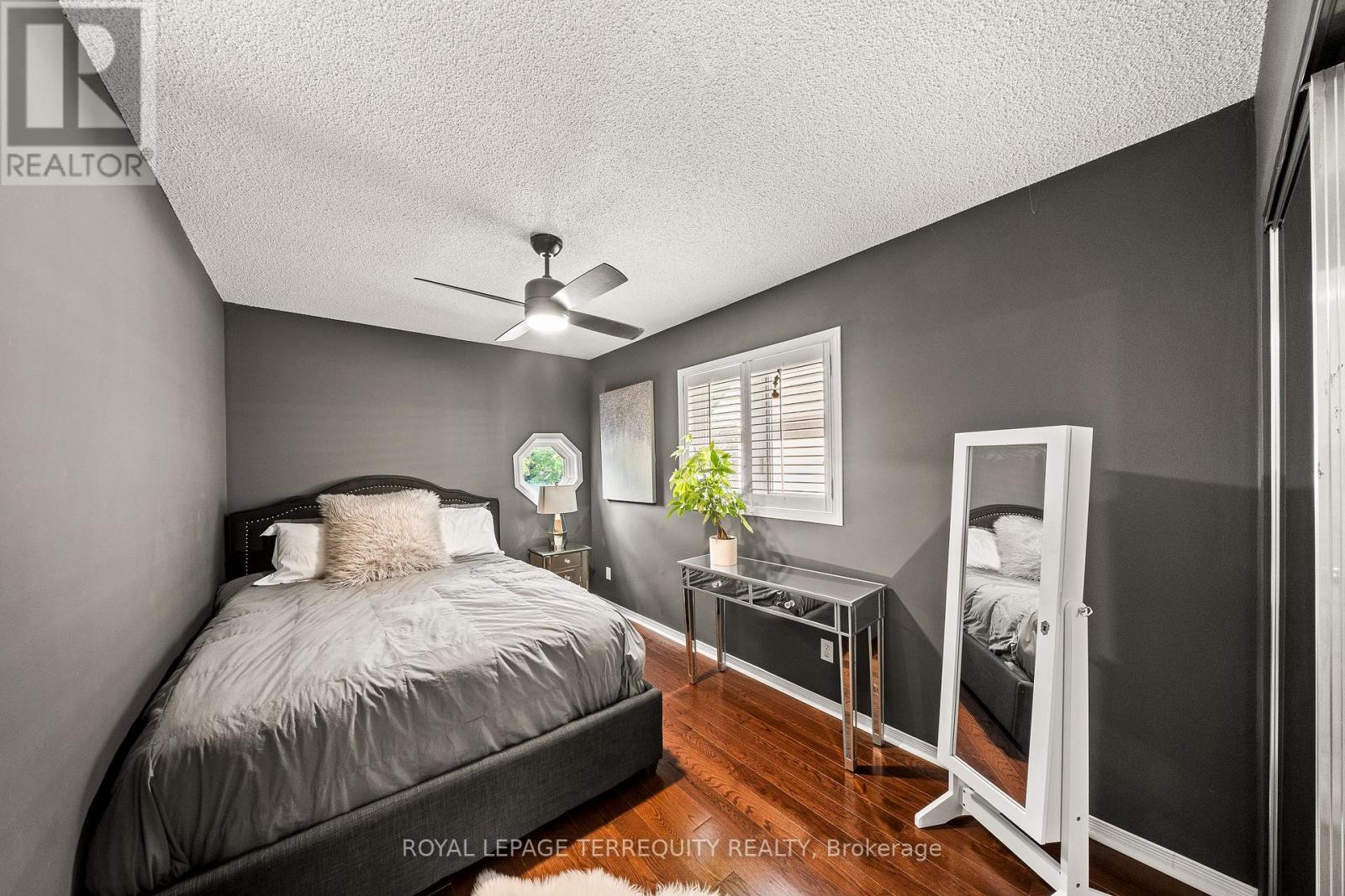 1066 Chateau Court, Mississauga, Ontario  L5H 4J8 - Photo 22 - W12396650