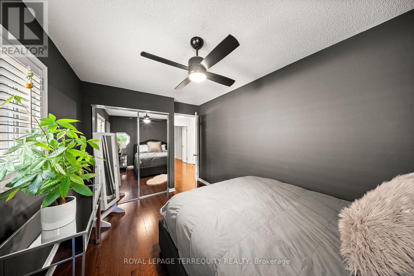 1066 Chateau Court, Mississauga, Ontario  L5H 4J8 - Photo 23 - W12396650