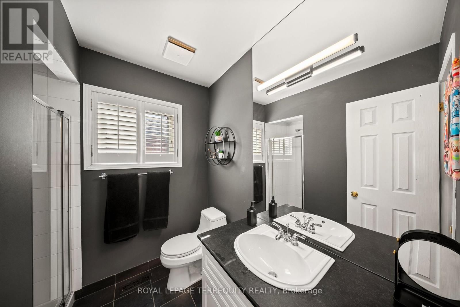 1066 Chateau Court, Mississauga, Ontario  L5H 4J8 - Photo 24 - W12396650