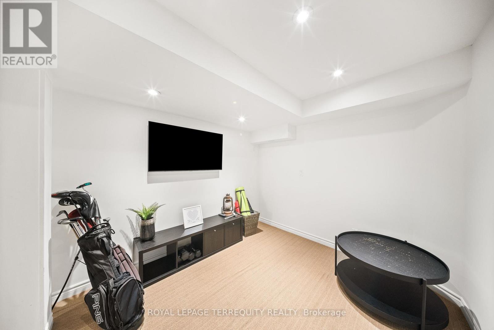 1066 Chateau Court, Mississauga, Ontario  L5H 4J8 - Photo 28 - W12396650