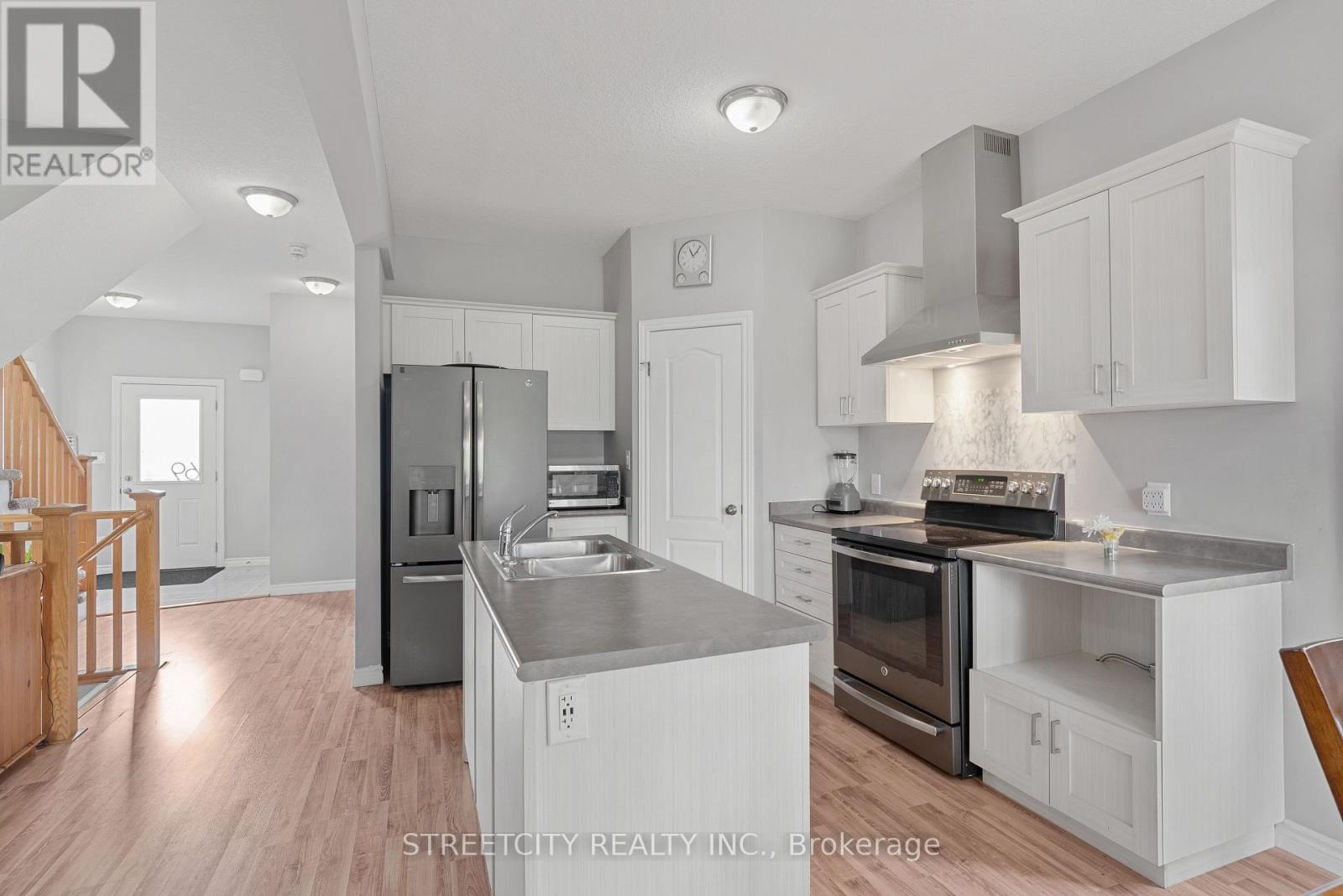 69 Yvonne Crescent, London South, Ontario  N5Z 0A5 - Photo 9 - X12396639