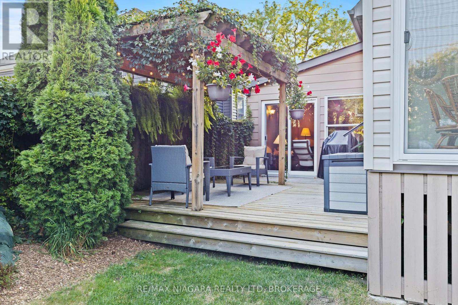 123 South Drive, St. Catharines (Old Glenridge), Ontario  L2R 4W1 - Photo 6 - X12396585