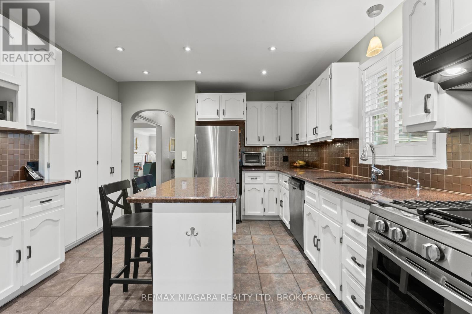 123 South Drive, St. Catharines (Old Glenridge), Ontario  L2R 4W1 - Photo 17 - X12396585