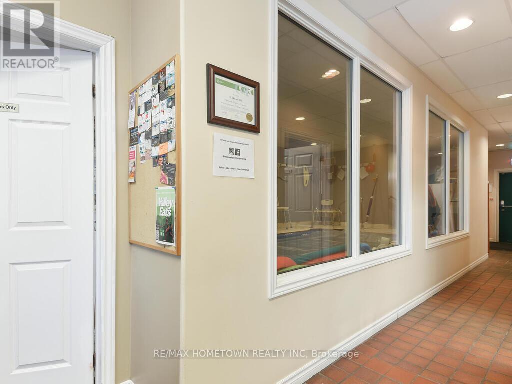 102 Centre Street, Prescott, Ontario  K0E 1T0 - Photo 10 - X12396760