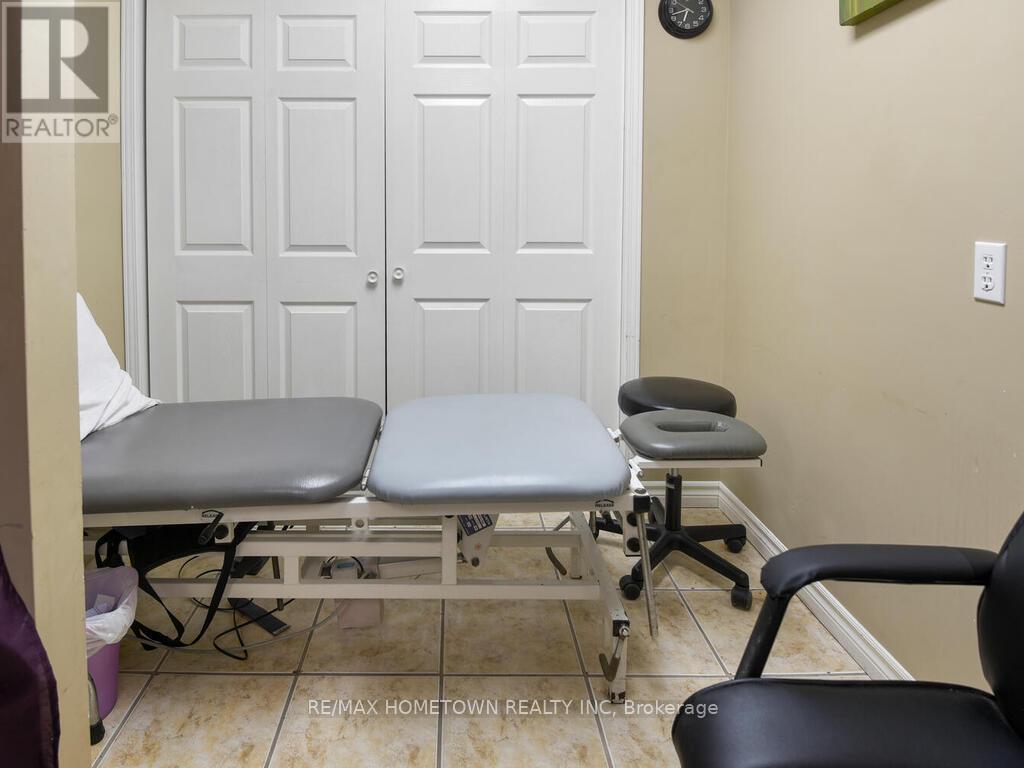 102 Centre Street, Prescott, Ontario  K0E 1T0 - Photo 14 - X12396760