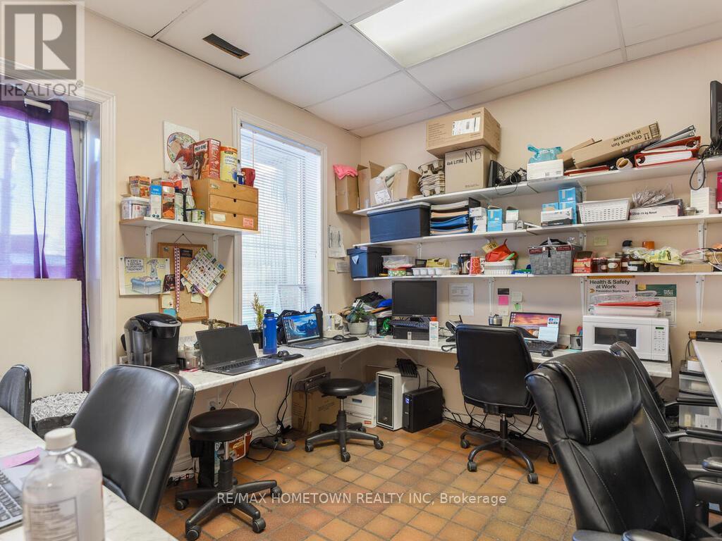 102 Centre Street, Prescott, Ontario  K0E 1T0 - Photo 20 - X12396760