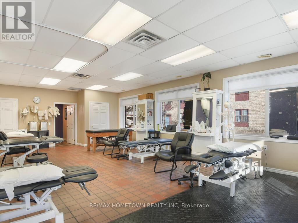 102 Centre Street, Prescott, Ontario  K0E 1T0 - Photo 8 - X12396760