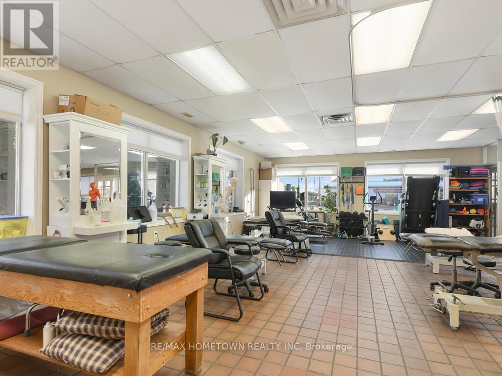 102 Centre Street, Prescott, Ontario  K0E 1T0 - Photo 9 - X12396760