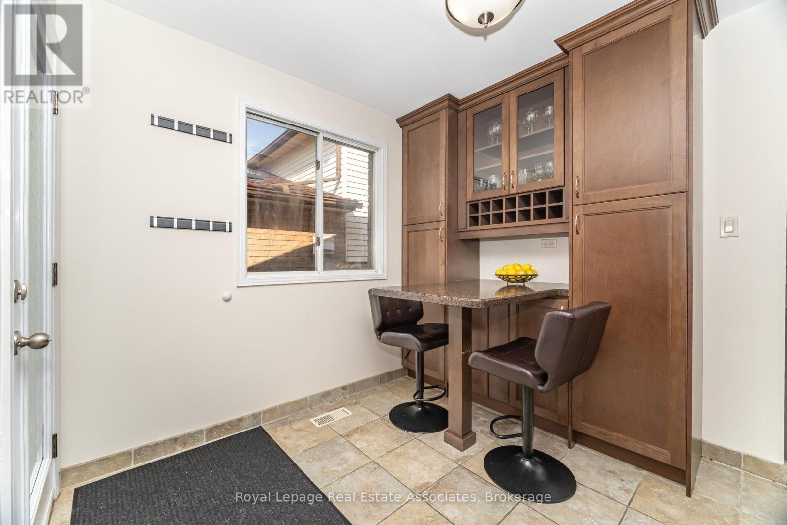 225 Golfwood Drive, Hamilton, Ontario  L9C 7C6 - Photo 14 - X12396473