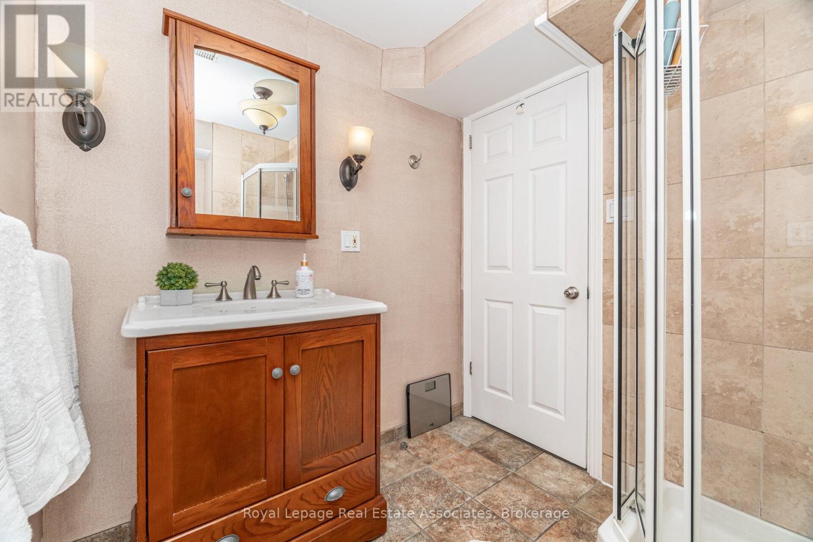225 Golfwood Drive, Hamilton, Ontario  L9C 7C6 - Photo 35 - X12396473