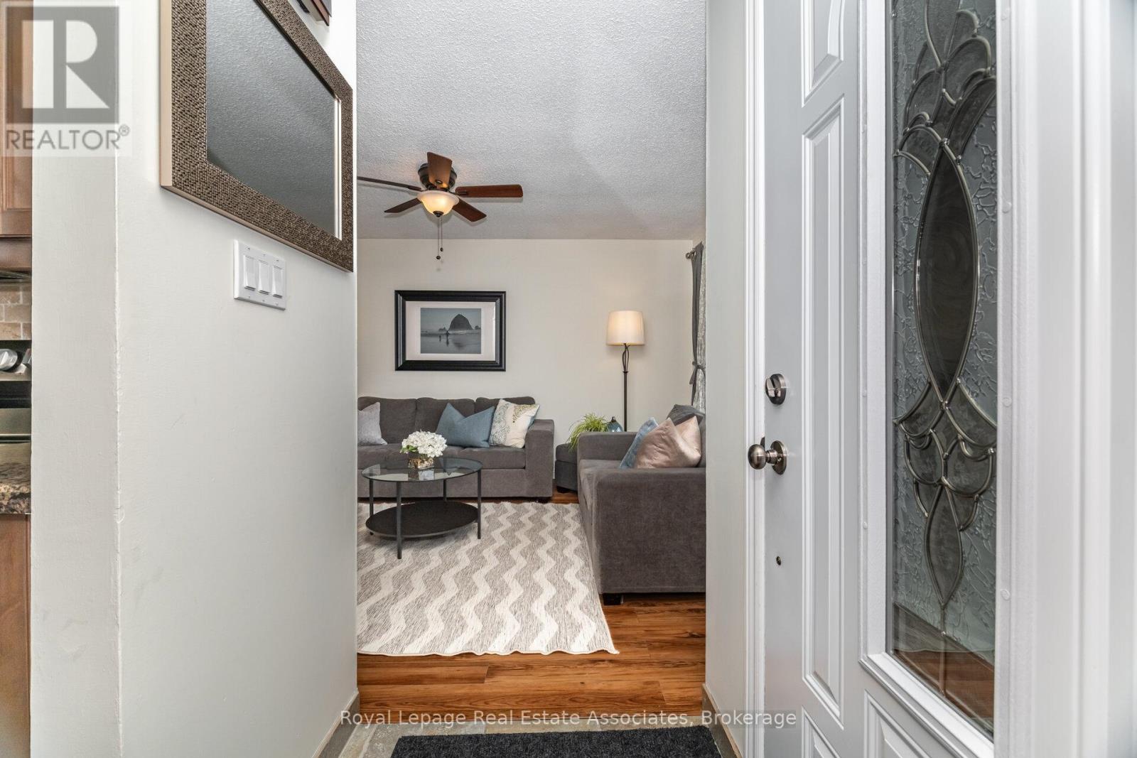 225 Golfwood Drive, Hamilton, Ontario  L9C 7C6 - Photo 5 - X12396473