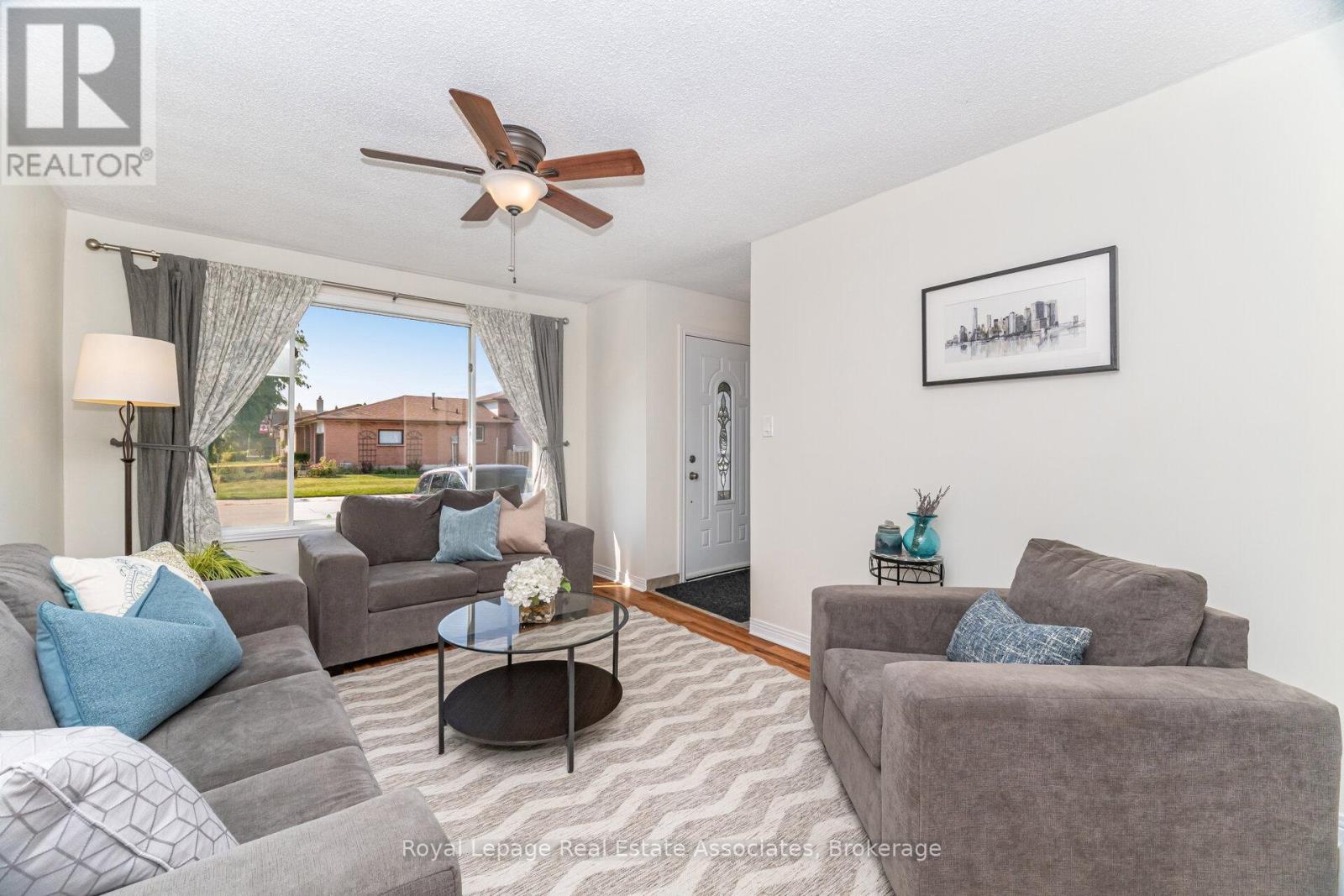 225 Golfwood Drive, Hamilton, Ontario  L9C 7C6 - Photo 6 - X12396473