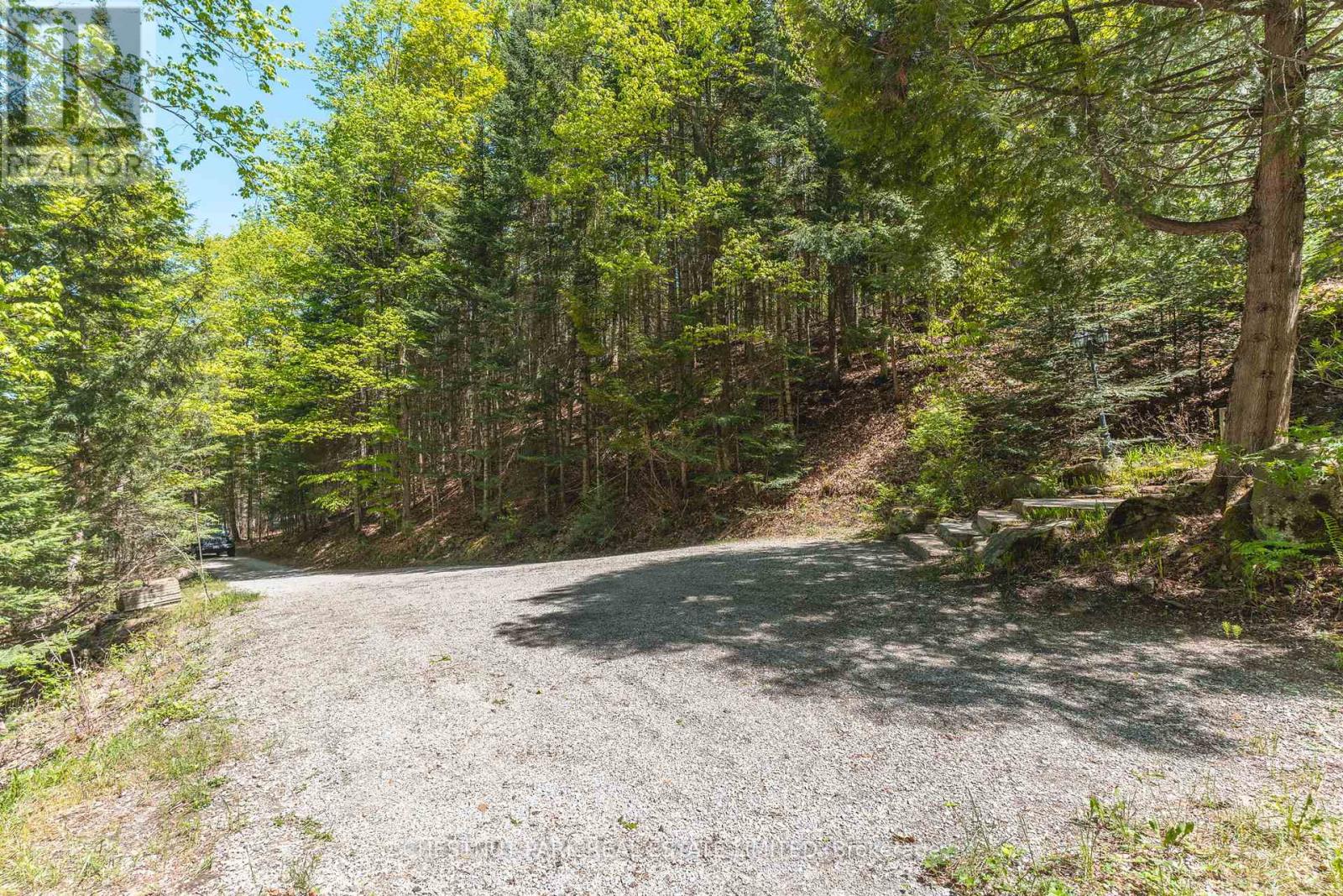 1316 Sir Sam's Road, Dysart Et Al (Guilford), Ontario  K0M 1M0 - Photo 22 - X12396516