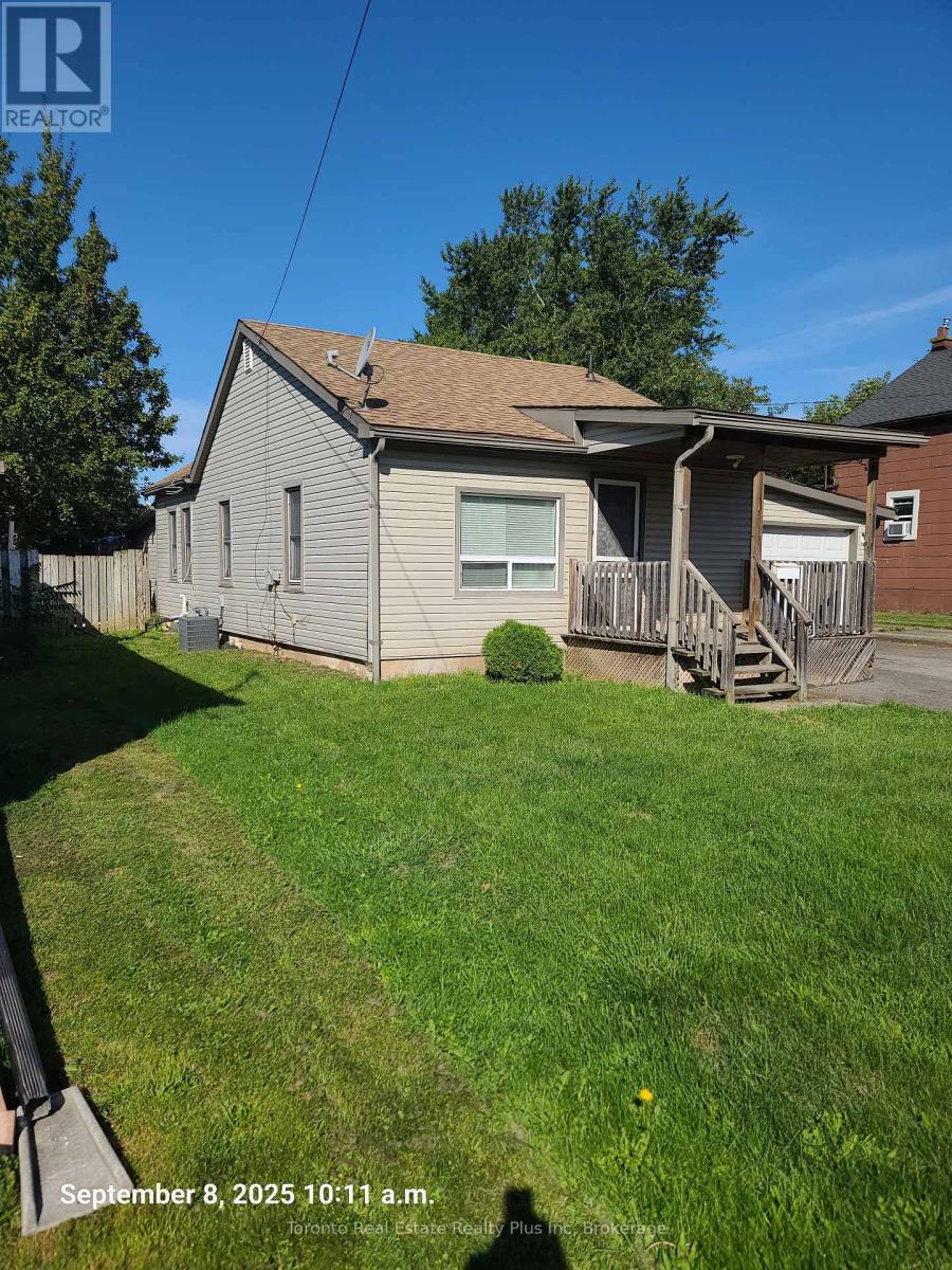 6695 Ailanthus Avenue, Niagara Falls, Ontario  L2G 4C6 - Photo 2 - X12396546