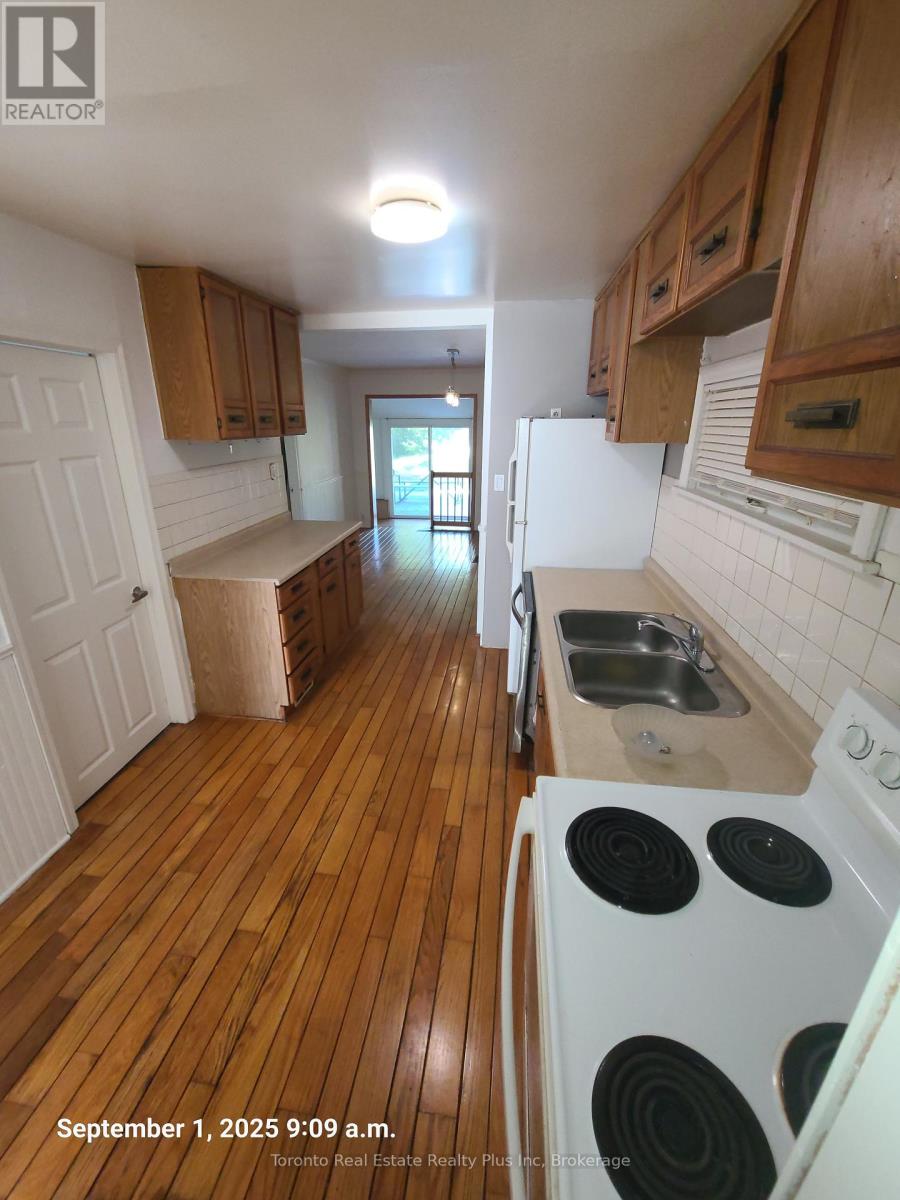 6695 Ailanthus Avenue, Niagara Falls, Ontario  L2G 4C6 - Photo 3 - X12396546