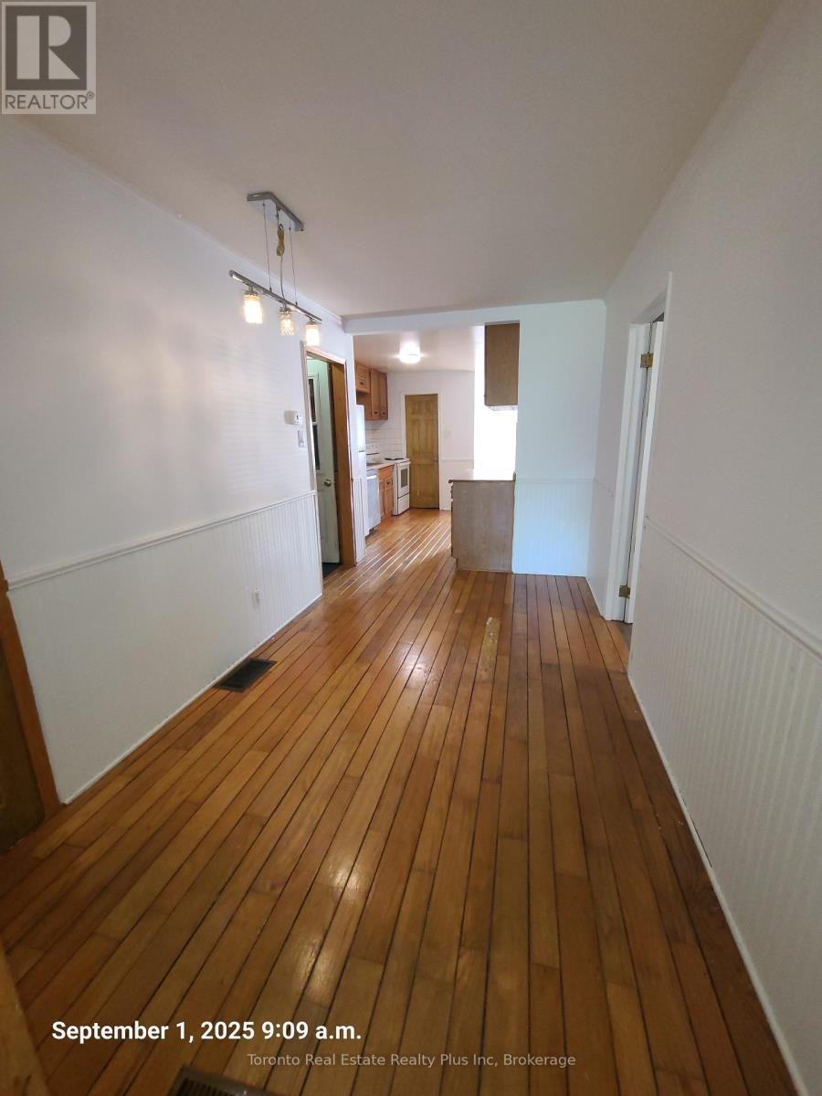 6695 Ailanthus Avenue, Niagara Falls, Ontario  L2G 4C6 - Photo 5 - X12396546