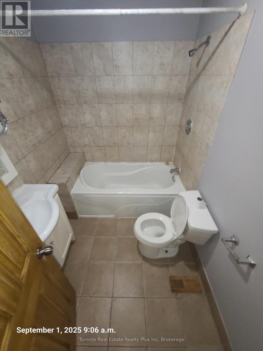6695 Ailanthus Avenue, Niagara Falls, Ontario  L2G 4C6 - Photo 8 - X12396546