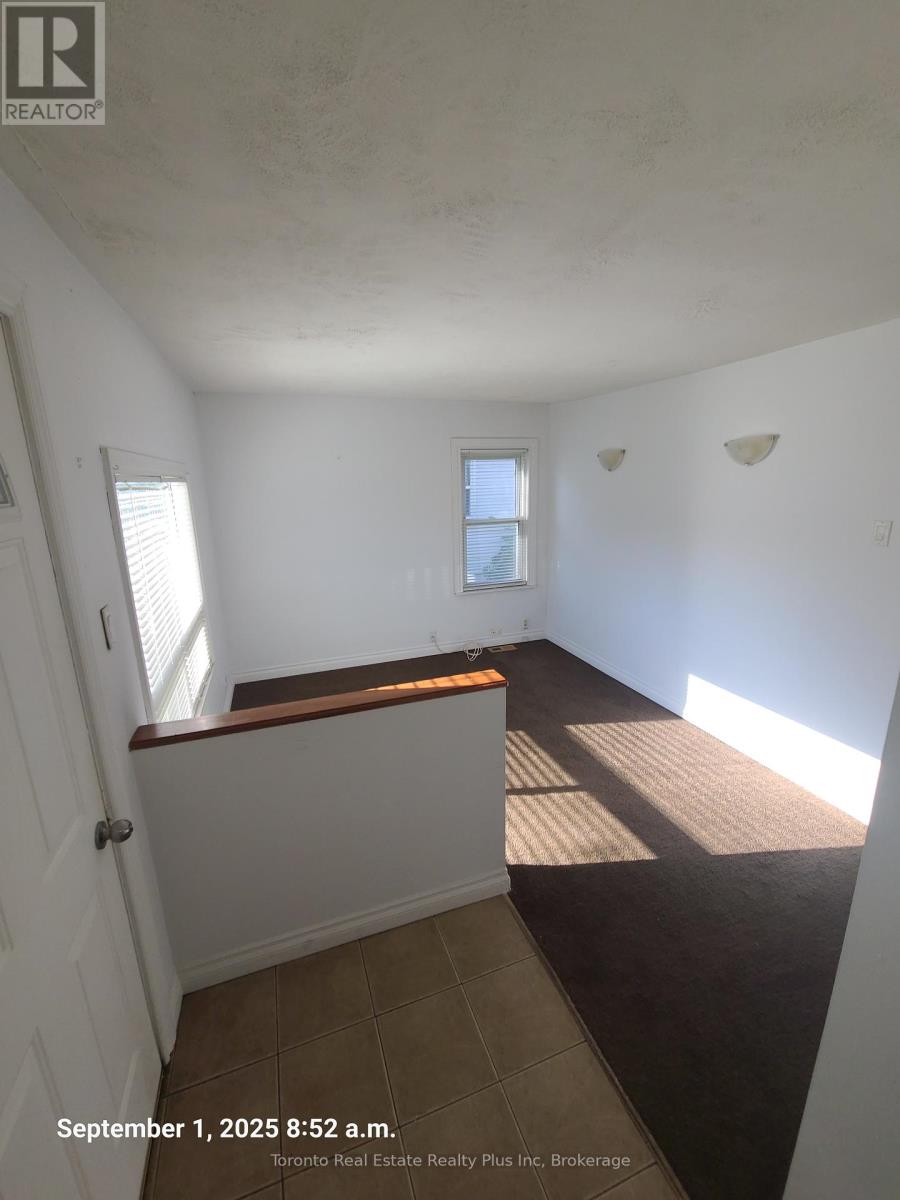 6695 Ailanthus Avenue, Niagara Falls, Ontario  L2G 4C6 - Photo 9 - X12396546