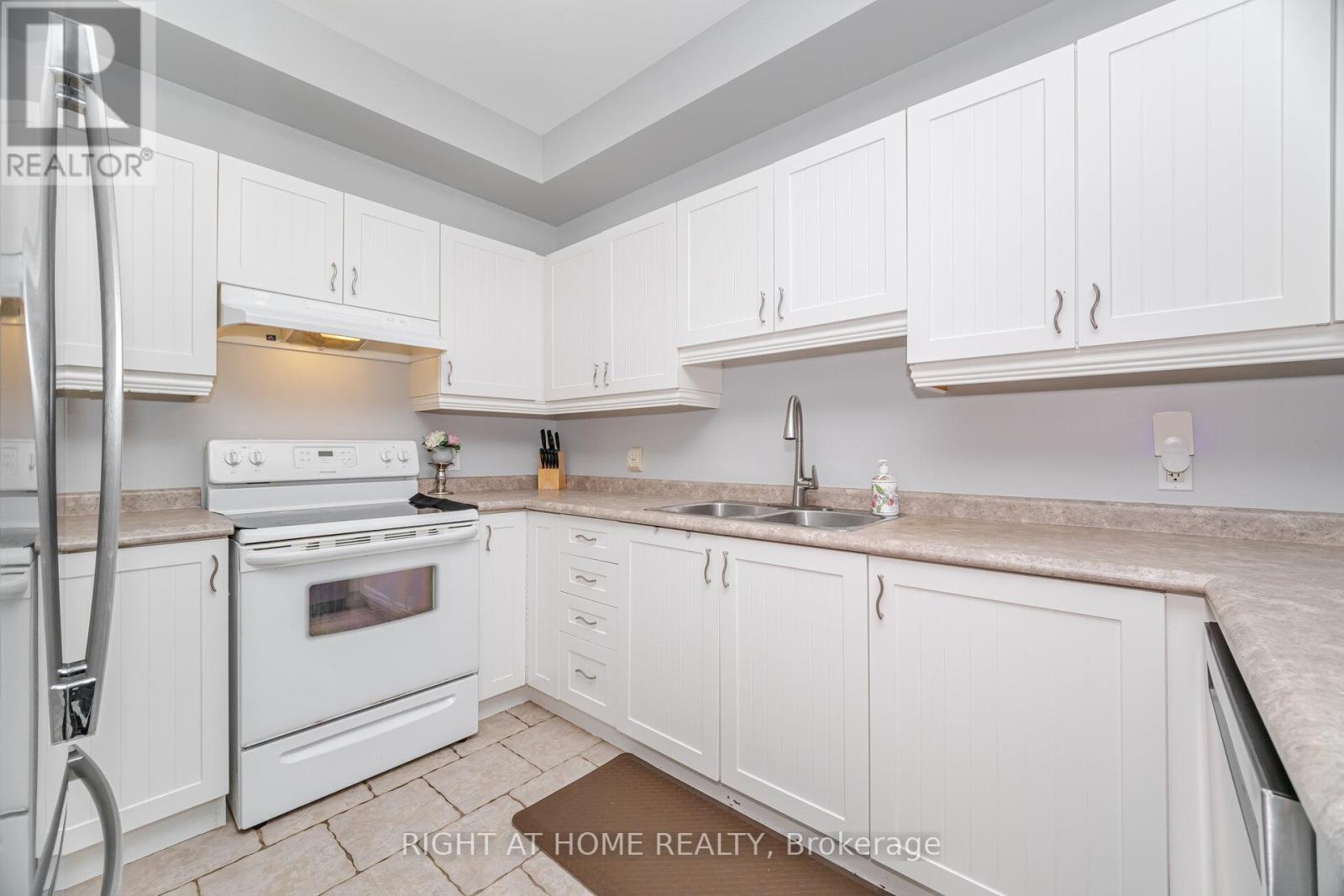 35 - 1085 Harrogate Drive, Hamilton, Ontario  L9K 1R2 - Photo 23 - X12396581