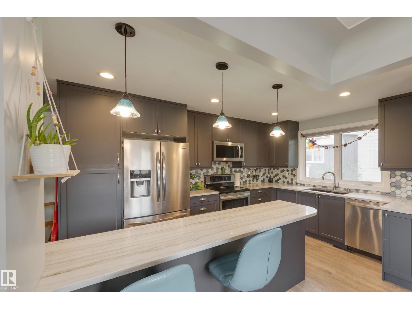 7107 96B AV NW, Edmonton, Alberta
