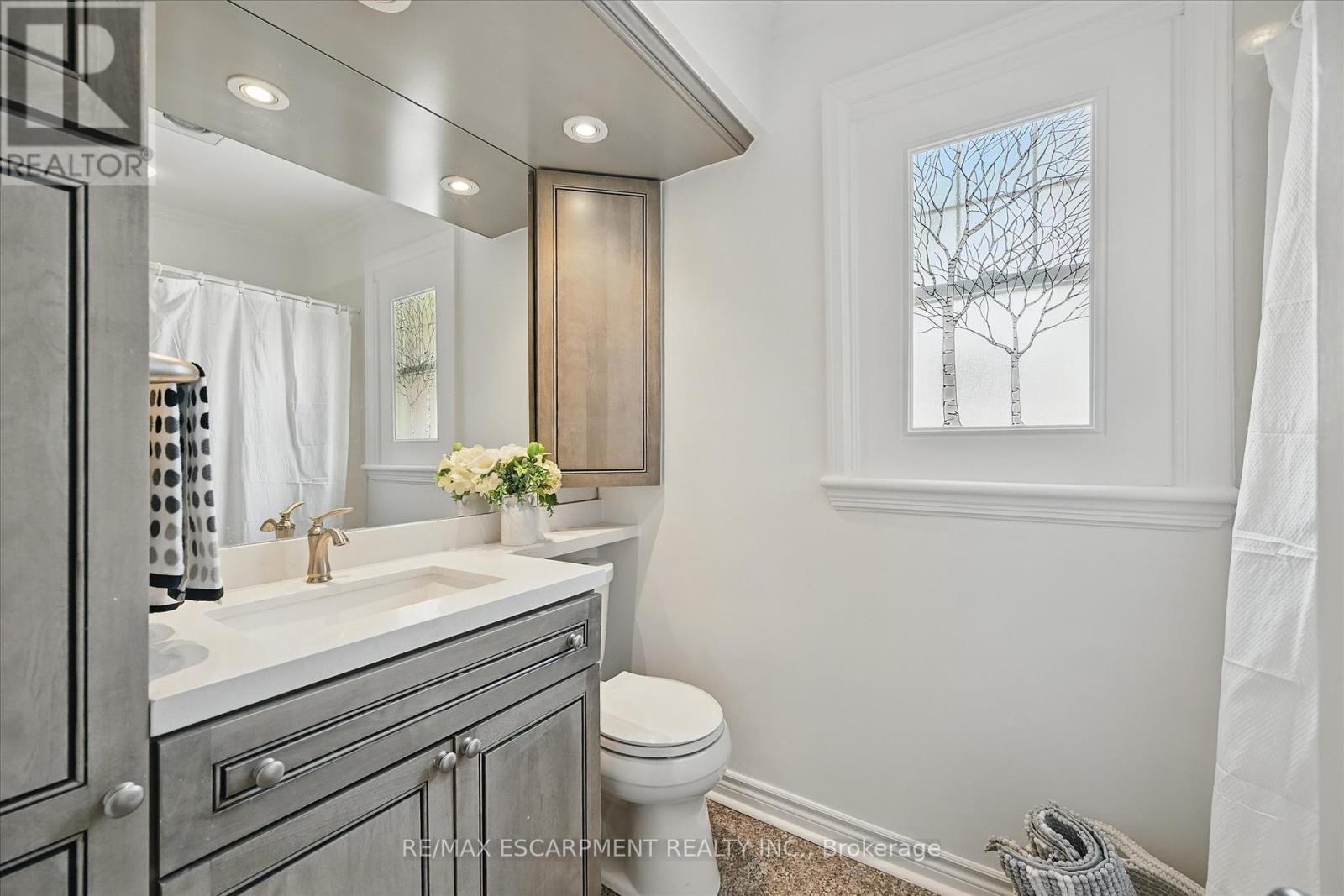462 Woodland Avenue, Burlington, Ontario  L7R 2S1 - Photo 9 - W12198081