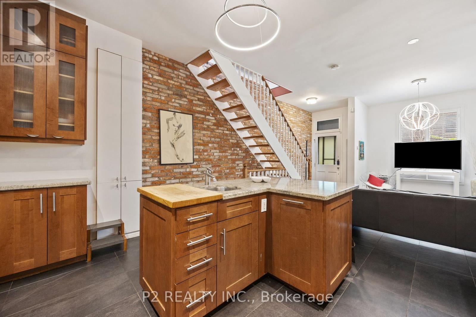 84 London Street, Toronto, Ontario  M6G 1N5 - Photo 13 - C12390119