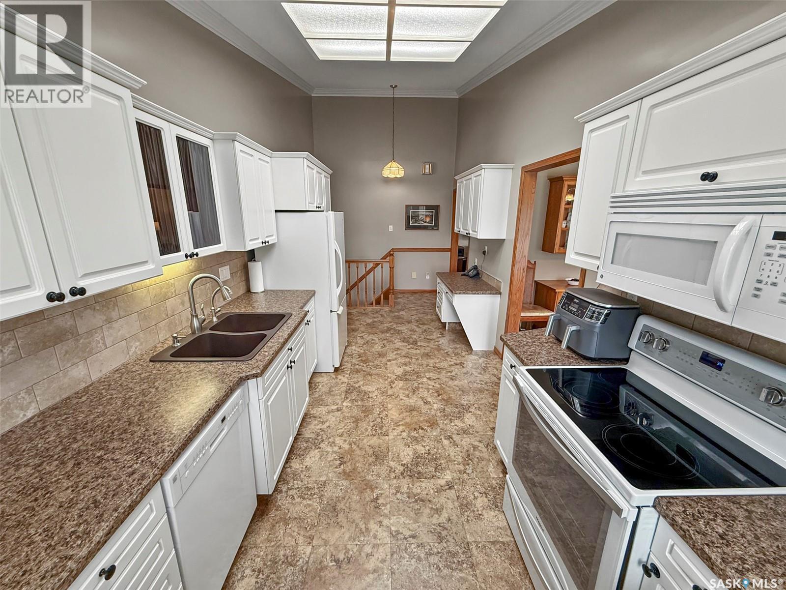 1129 Jubilee Drive, Swift Current, Saskatchewan  S9H 2A1 - Photo 10 - SK017830