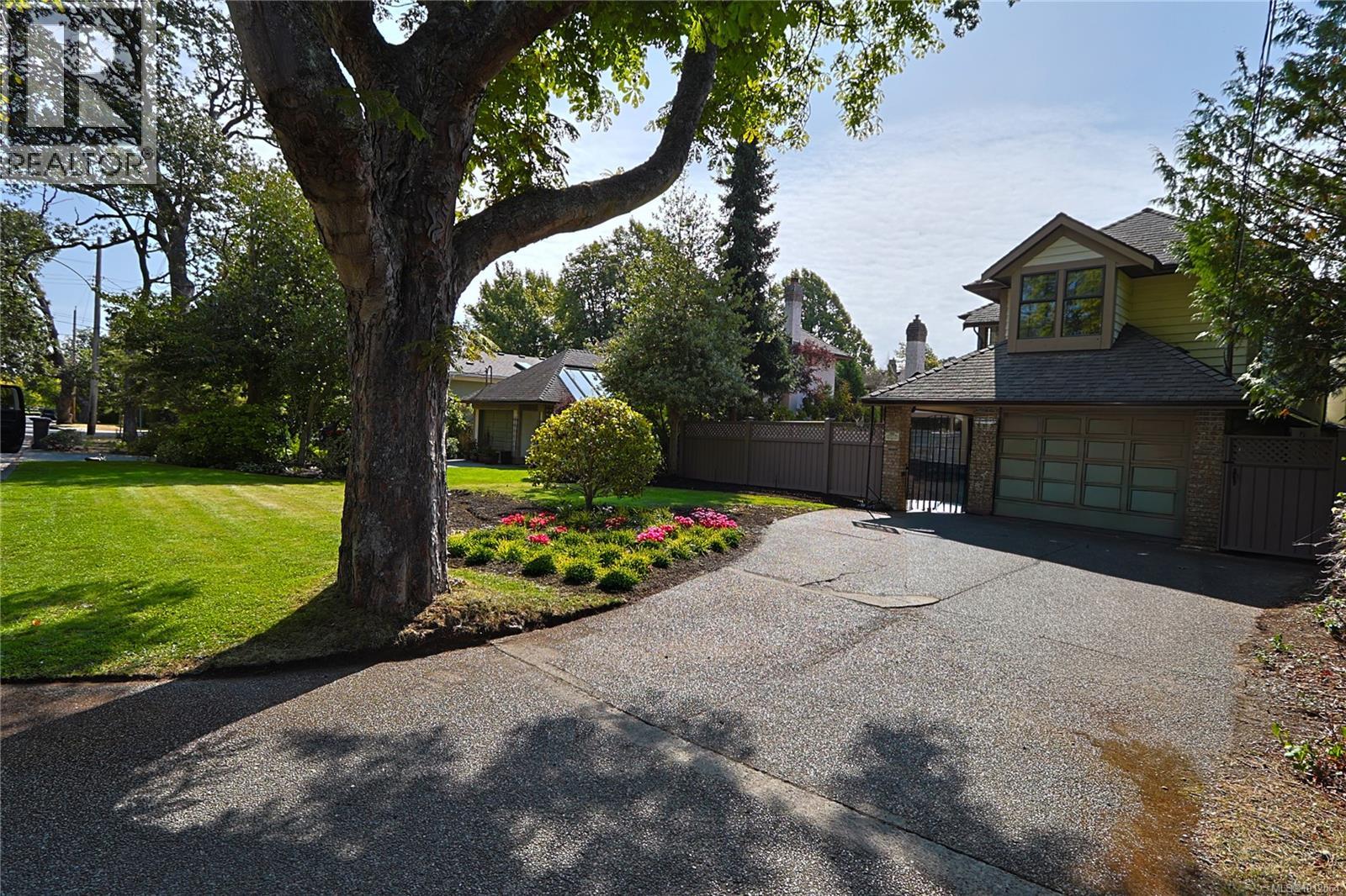 Property at 2317 Windsor Rd image 3