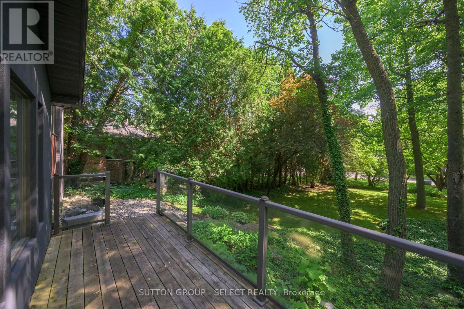 1625 Hillside Drive, London North (North A), Ontario  N6G 2R1 - Photo 10 - X12395771