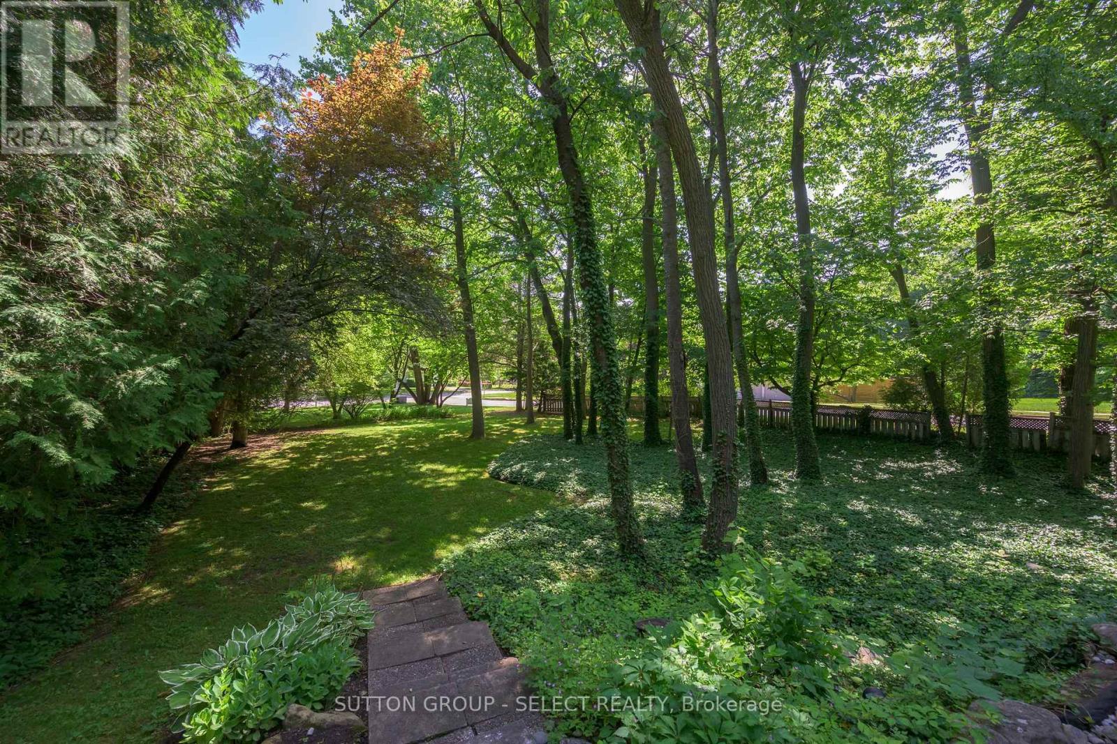 1625 Hillside Drive, London North (North A), Ontario  N6G 2R1 - Photo 11 - X12395771