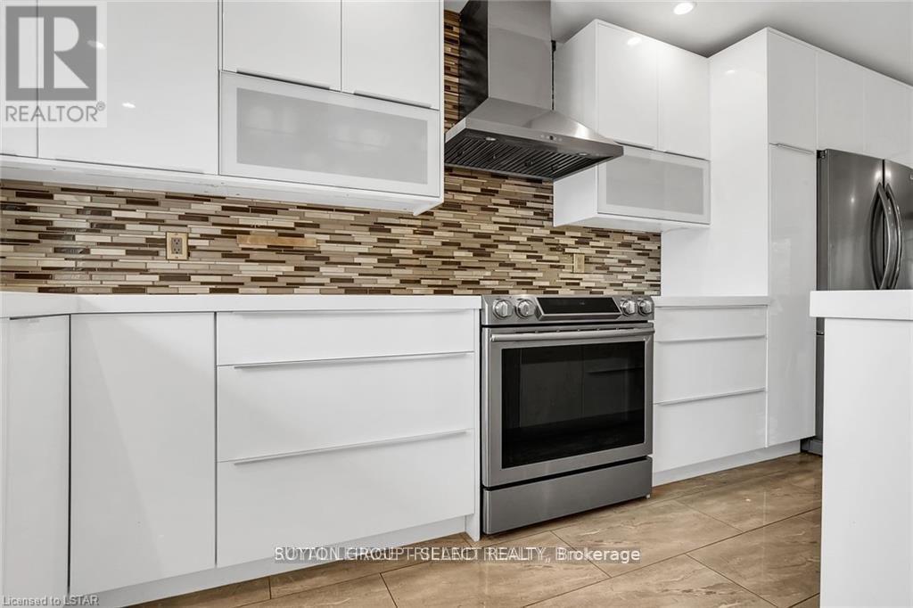 1625 Hillside Drive, London North (North A), Ontario  N6G 2R1 - Photo 19 - X12395771