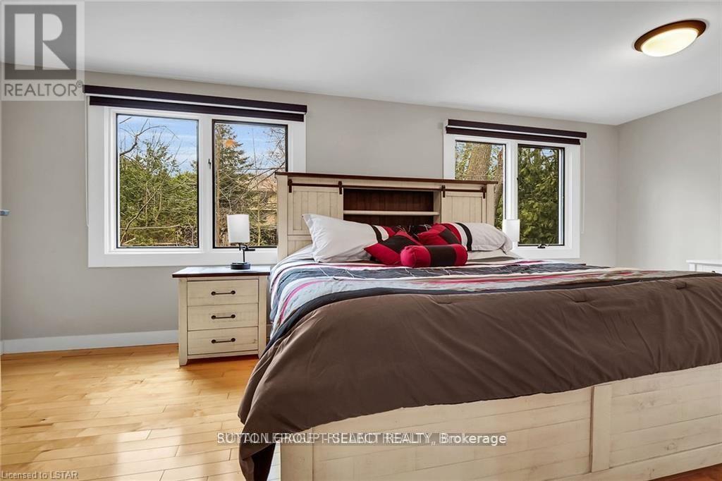 1625 Hillside Drive, London North (North A), Ontario  N6G 2R1 - Photo 24 - X12395771