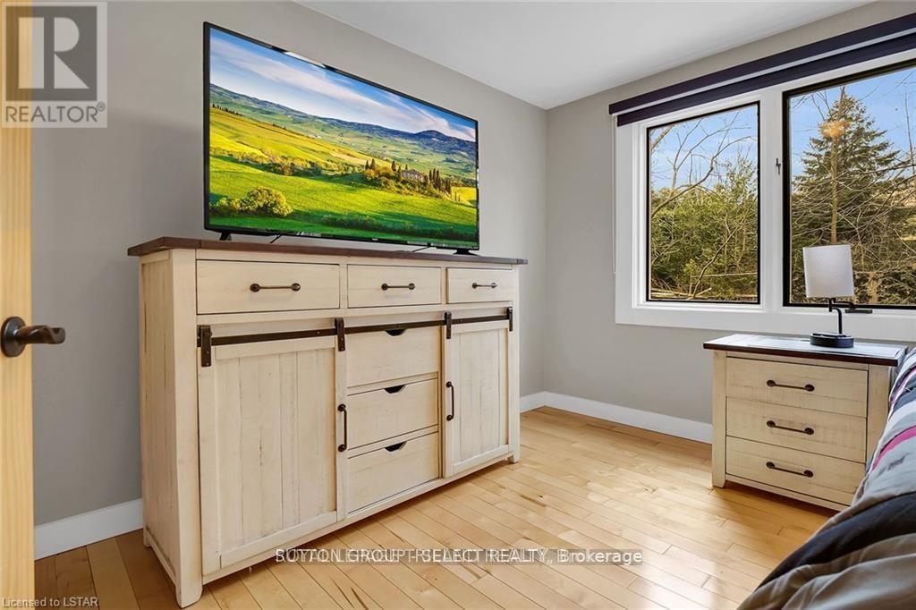 1625 Hillside Drive, London North (North A), Ontario  N6G 2R1 - Photo 25 - X12395771