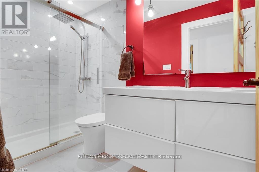 1625 Hillside Drive, London North (North A), Ontario  N6G 2R1 - Photo 27 - X12395771