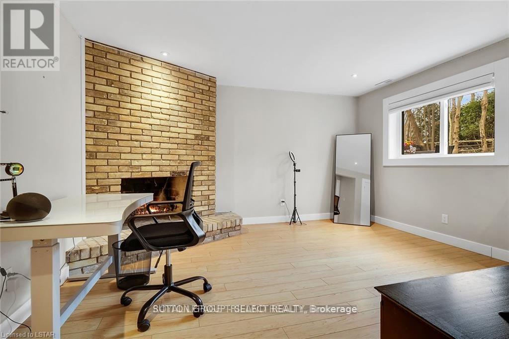 1625 Hillside Drive, London North (North A), Ontario  N6G 2R1 - Photo 31 - X12395771